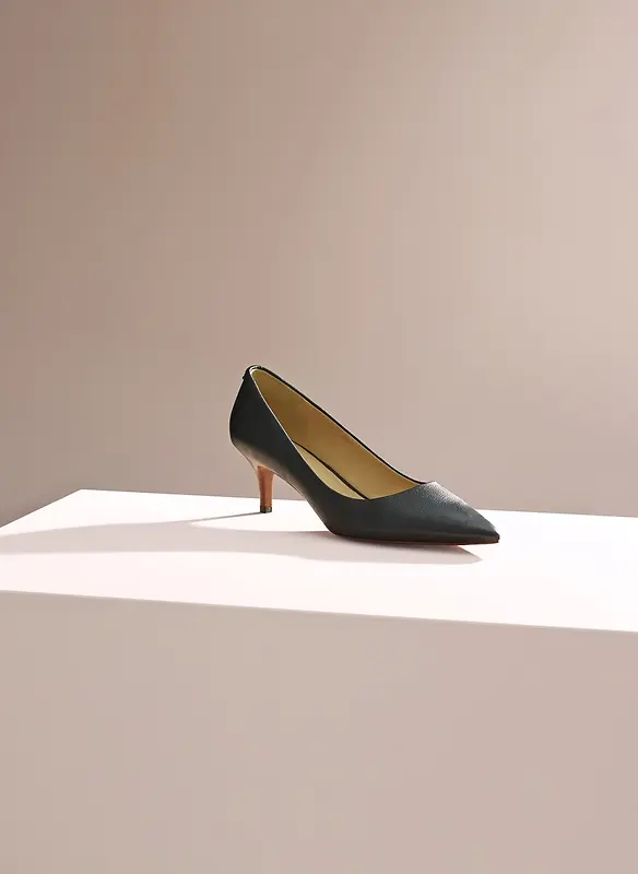 ��ɫ�߸�ЬƤЬŮЬ��Ӱ-������