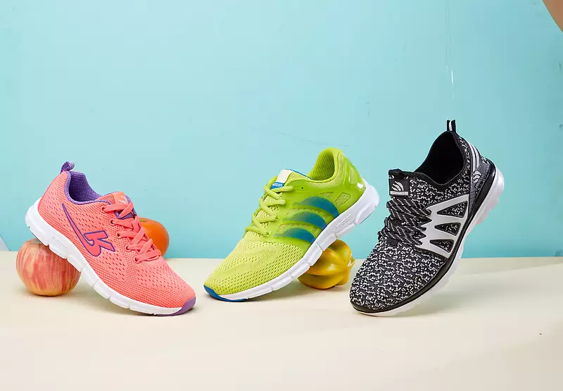 ��ɫ�ļ��˶�Ь����-������