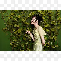绿色简约插画女装-空若网 绿色简约插画女装-空若网