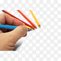 使用彩色铅笔的手-空若网 使用彩色铅笔的手-空若网