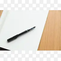 创意办公桌表面钢笔摄影-空若网 创意办公桌表面钢笔摄影-空若网
