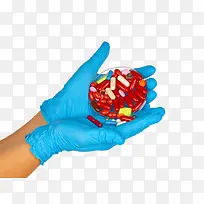 手里的胶囊-空若网 手里的胶囊-空若网