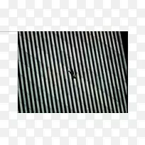 直线角白色黑跳男子-空若网 直线角白色黑跳男子-空若网