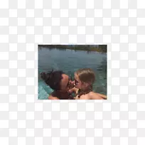 亲吻女儿女婴摄影-吻-空若网 亲吻女儿女婴摄影-吻-空若网