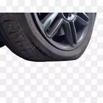 汽车爆胎-轮胎瘪了-空若网 汽车爆胎-轮胎瘪了-空若网