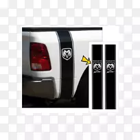 前照灯冲压卡车撞小卡车躲避达科他州皮卡.垂直条纹-空若网 前照灯冲压卡车撞小卡车躲避达科他州皮卡.垂直条纹-空若网