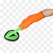 戴着橙色手套拿着绿色毛刷-空若网 戴着橙色手套拿着绿色毛刷-空若网