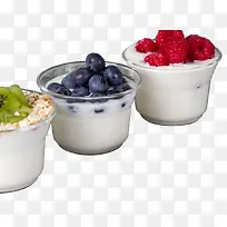 三杯不同口味的水果酸奶-空若网 三杯不同口味的水果酸奶-空若网