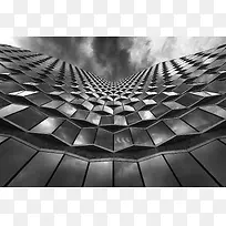 乌云下的不规则大楼玻璃-空若网 乌云下的不规则大楼玻璃-空若网