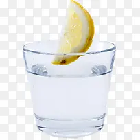 浸泡柠檬的杯子-空若网 浸泡柠檬的杯子-空若网
