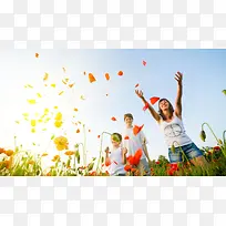 蓝天白云橙色花瓣人物-空若网 蓝天白云橙色花瓣人物-空若网