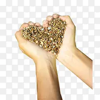 手捧心形沙子-空若网 手捧心形沙子-空若网