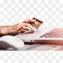 正在操作笔记本电脑的手-空若网 正在操作笔记本电脑的手-空若网