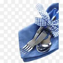 蓝色桌布和刀叉-空若网 蓝色桌布和刀叉-空若网