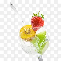 往杯子中倒水-空若网 往杯子中倒水-空若网