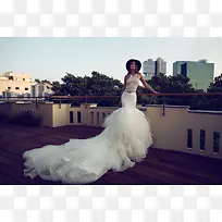 浅色象牙白长尾婚纱摄影图-空若网 浅色象牙白长尾婚纱摄影图-空若网