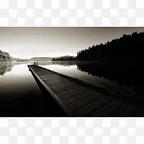 黑白色的大海和桥-空若网 黑白色的大海和桥-空若网