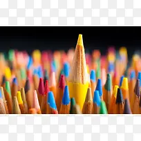 彩色铅笔笔头耸立-空若网 彩色铅笔笔头耸立-空若网